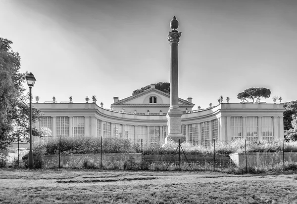 Gevel van de oude theater — Stockfoto