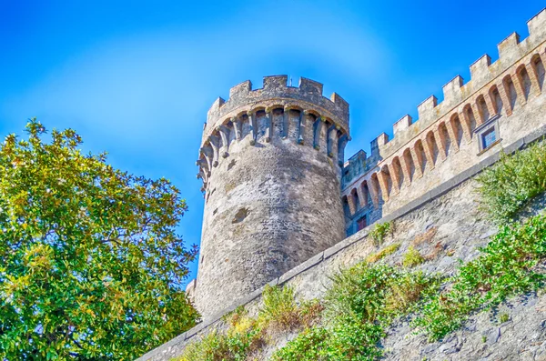 Bastion van het kasteel viersterrenresort in bracciano — Stockfoto