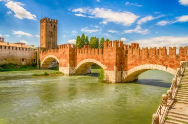 Scaliger Köprüsü (Castelvecchio'yu Köprüsü), verona, İtalya
