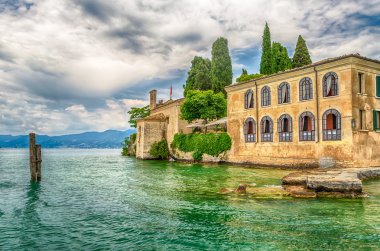 Lake garda adlı punta san vigilio, Garda, İtalya şehir