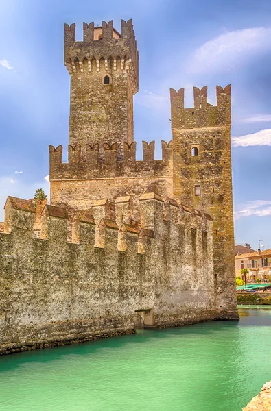 Скалігер замок, Сірміоне, Італія — стокове фото