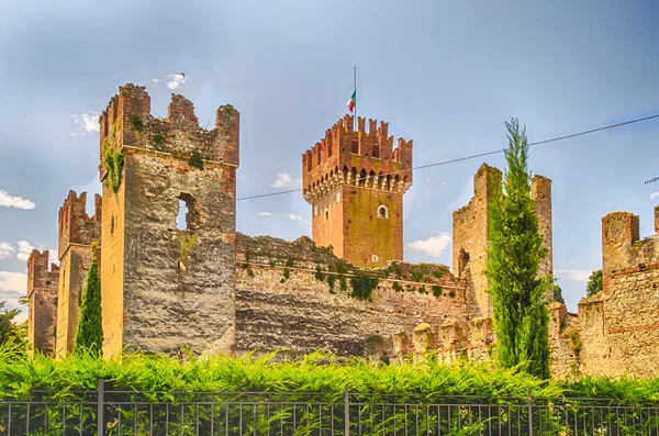 Scaliger slott på lazise, Gardasjön, Italien — Stockfoto