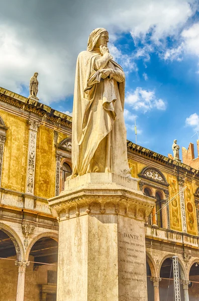 Estátua de Dante Alighieri, Verona — Fotografia de Stock