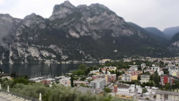 リーヴァ ・ デル ・ ガルダ、イタリアでタイムラプス — ストック動画