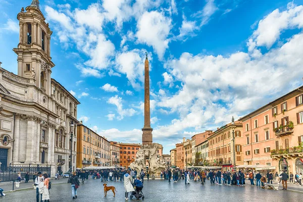 Roma Novembre Turisti Passeggiano Intorno Alla Fontana Dei Quattro Fiumi — Foto Stock