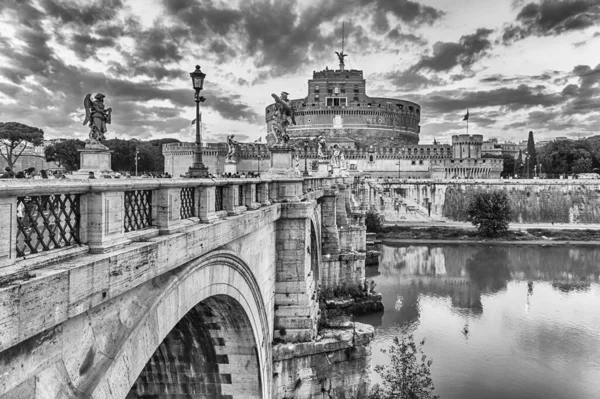 Rome November Tourists Walking Sant Angelo Bridge Rome Italy November — Stock Photo, Image