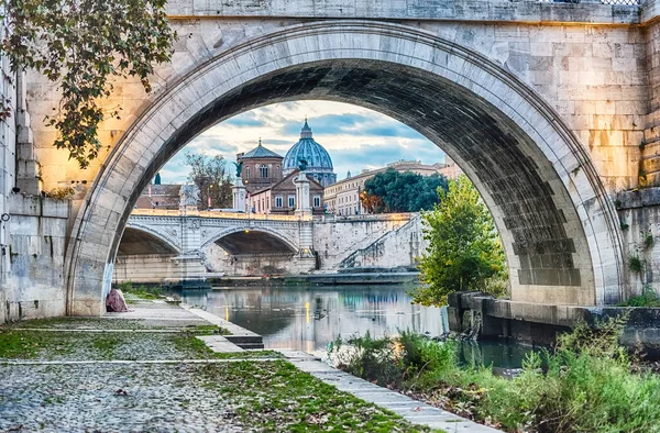 Prachtige Zonsondergang Rivier Tiber Peter Cathedral Rome Italië — Stockfoto