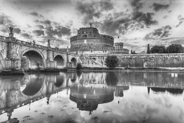 Widok Twierdzy Mostu Castel Sant Angelo Pięknymi Widokami Tyber River — Zdjęcie stockowe