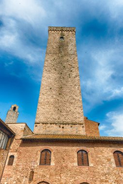 Torre Grossa manzarası, en uzun ortaçağ kulesi ve San Gimignano, Toskana, İtalya 'nın merkez meydanındaki en önemli gösterilerden biri.
