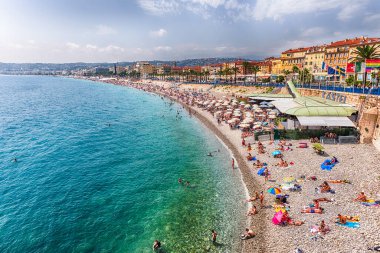 Nice, Cote d 'Azur, Fransa' daki Castle Hill 'den rıhtımın ve Anglais' in manzaralı manzarası.