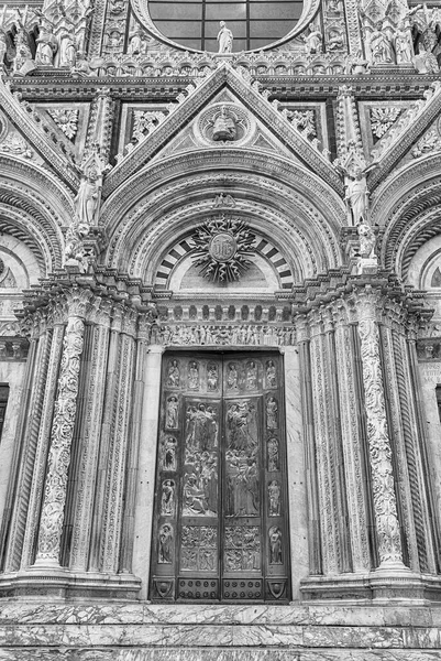 Veduta Del Portale Del Duomo Gotico Siena Toscana Italia Completata — Foto Stock