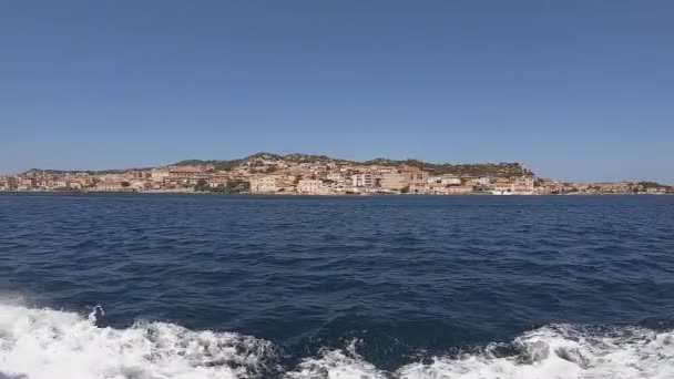 Pohled Pobřeží Ostrova Maddalena Hlavního Ostrova Stejnojmenného Souostroví Blízkosti Úžiny — Stock video