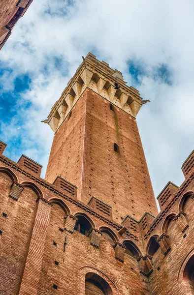 Άποψη Του Μεσαιωνικού Πύργου Torre Del Mangia Που Βρίσκεται Στην — Φωτογραφία Αρχείου