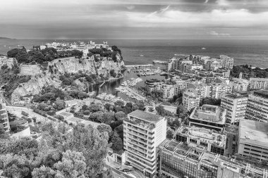 Monako şehrinin panoramik manzarası ve Fontvieille limanı, Monako Prensliği, Cote d 'Azur, Fransız Rivierası