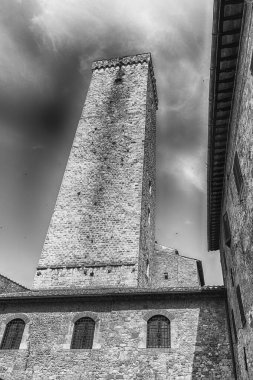 Torre Grossa manzarası, en uzun ortaçağ kulesi ve San Gimignano, Toskana, İtalya 'nın merkez meydanındaki en önemli gösterilerden biri.
