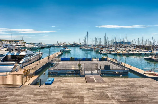 View Vieux Port Old Harbor Cannes Cote Azur France — стоковое фото