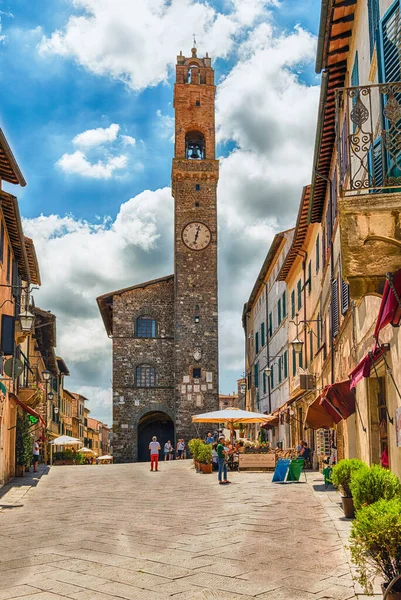 Montalcino Ιταλία Ιουνίου Μεσαιωνικό Palazzo Dei Priori Και Εικονικός Ωρολογιακός — Φωτογραφία Αρχείου
