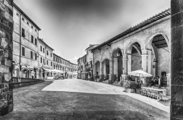 Montalcino Italia Giugno Giornata Sole Nelle Pittoresche Strade Medievali Montalcino — Foto Stock