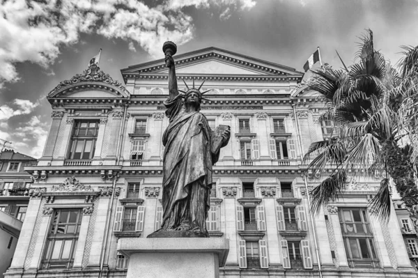 Nice França Agosto Réplica Estátua Liberdade Com Fachada Sul Ópera — Fotografia de Stock