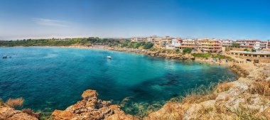 İyon Denizi, Calabria, İtalya 'daki Isola di Capo Rizzuto kasabasına bakın.