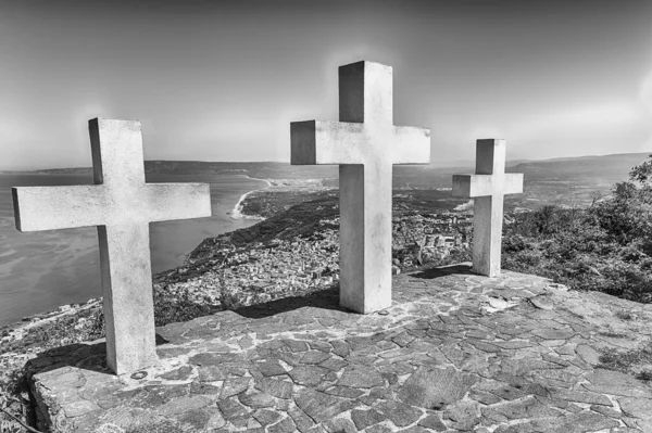 Las Tres Cruces Icónicas Cima Del Monte Sant Elia Con —  Fotos de Stock