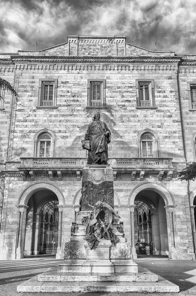 Statua Pietro Vannucci Detta Anche Perugino Celebre Pittore Rinascimentale Italiano — Foto Stock
