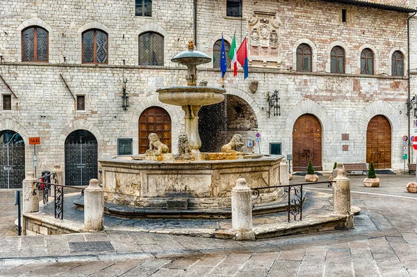 Kilátás Piazza Del Comune Városháza Tér Gyönyörű Szökőkút Három Oroszlán — Stock Fotó