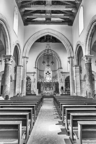 タオルミーナ イタリア 2021年8月11日 タオルミーナ大聖堂の内部 シチリア島 イタリア 教会は聖ニコラスに捧げられており それはタオルミーナの旧市街の主要な観光の一つです — ストック写真