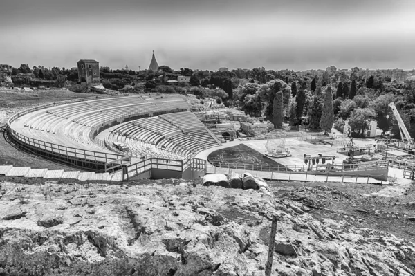 シラキュースのギリシャ劇場の眺め シラキュース シチリア島 イタリアの考古学公園の象徴的なランドマーク — ストック写真