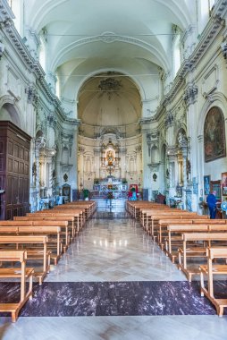 NOTO, İtalya - 12 AĞUSTOS 2021: Saint Francis Kilisesi, Noto, Sicilya, İtalya. Kilise eski bir kasaba olan Noto 'da yer almaktadır ve şehrin en büyük manzaralarından biridir.