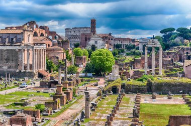 Roma, İtalya 'daki Roma Forumunun yıkıntılarının manzarası