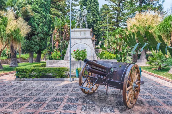 Taormina Italy August 2021 Monument Soldiers Beautiful Public Garden One — Stock Photo, Image