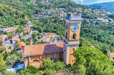 Eze 'nin ortaçağ mimarisi, Nice şehri yakınlarındaki ikonik köy, Cote d' Azur, Fransa. Fransız Rivierası 'nın en ünlü turizm merkezlerinden biridir.