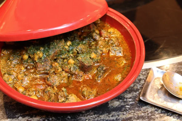 Comida árabe em tagine — Fotografia de Stock