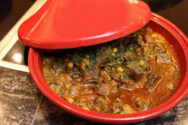 Comida árabe em tagine — Fotografia de Stock