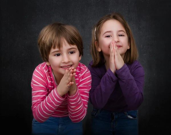 Children pray — Stock Photo, Image