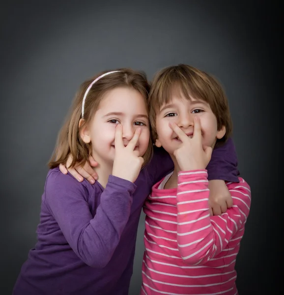 Niños indicaron ojos —  Fotos de Stock