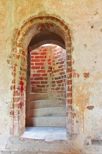 Puerta a las escaleras — Foto de Stock