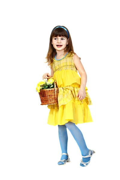 Girl carries flower basket — Stock Photo, Image