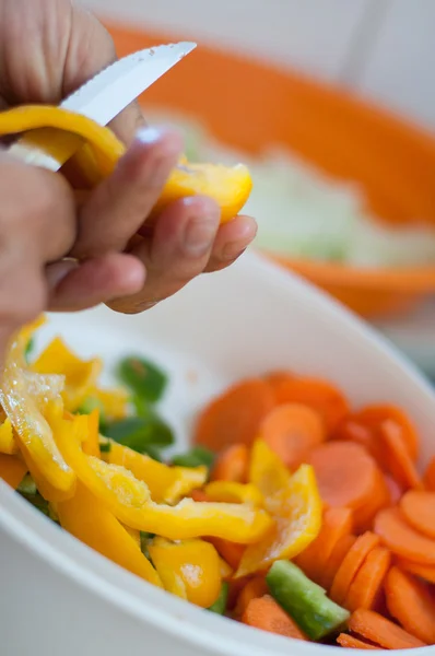 Vecchio taglio peperoni gialli — Foto Stock