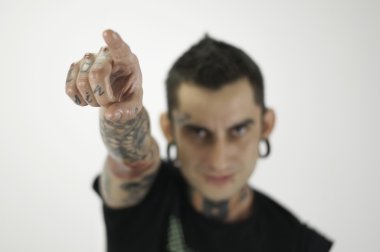 seçici odak ile işaret adam dövme