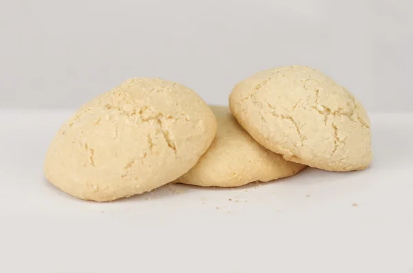 Kókuszos cookie-kat a fehér háttér — Stock Fotó