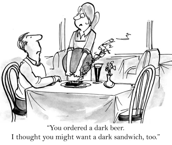 Официантка приносит клиенту сгоревший сэндвич. — стоковое фото