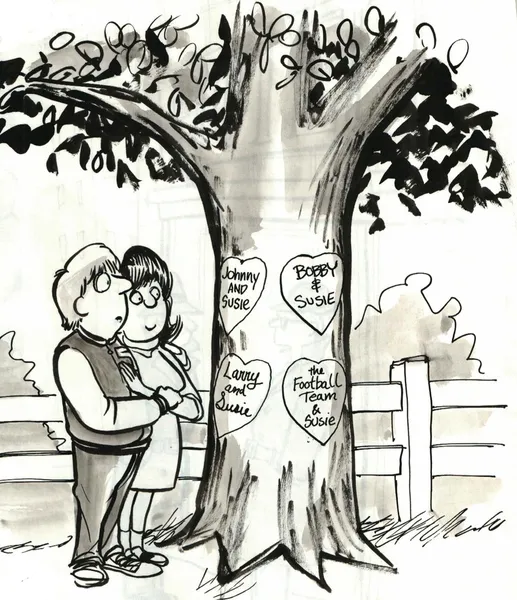 Casal apaixonado olhando para os rótulos na árvore — Fotografia de Stock