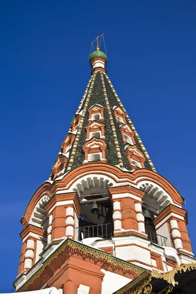 Klokkentoren van de kathedraal saint basil — Stockfoto