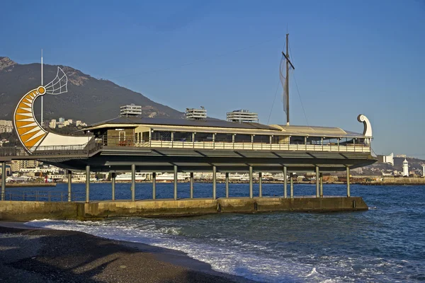 Cafe at Yalta embankment — Stock Photo, Image