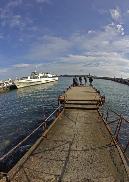 Dans le port de Yalta — Photo