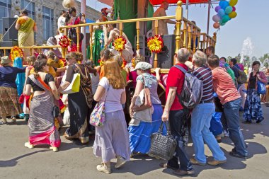 iscon adanmışlar ratha yatra üzerinde