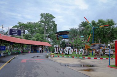 Suphan Buri, Tayland - Eylül 2021: Bungchawak akvaryumu çevresi. Bungchawak Tayland 'da popüler bir akvaryum ve hayvanat bahçesidir..