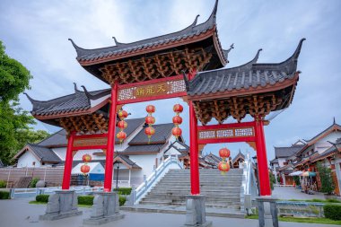 Supanburi, Tayland - Eylül 2021: Supanburi kasabasındaki Çin Tapınağı ve Ejderha Nesli Müzesi